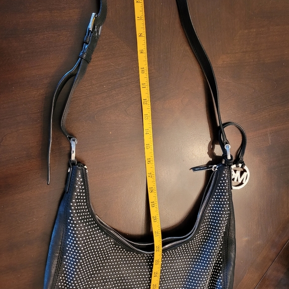 MICHAEL KORS black leather with edgy stud details hobo cross over - Picture 15 of 16